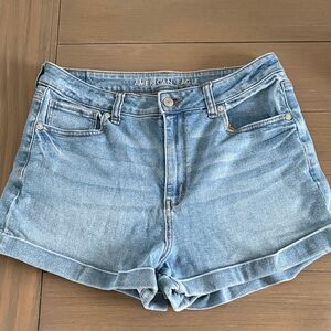 American Eagle Outfitters Light Wash Denim Roll-Hem Women's Shorts